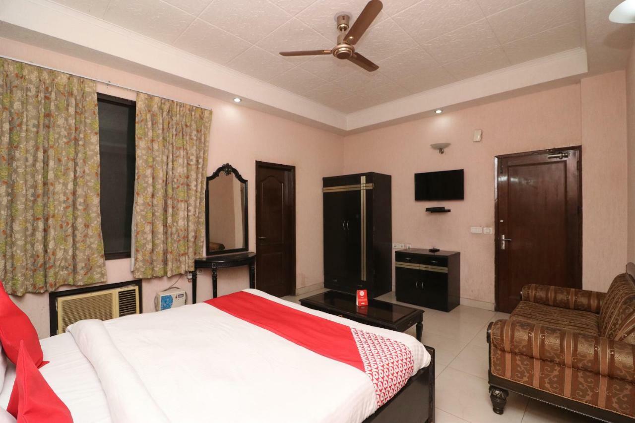 Oyo 24672 Bharat Guest House Delhi  Eksteriør billede