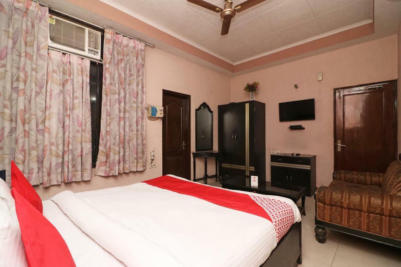Oyo 24672 Bharat Guest House Delhi  Eksteriør billede